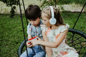 Tips to entertain kids on a long journey